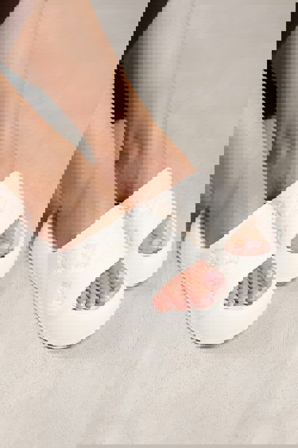 Where's That From Sycamore Embossed Sliders in White