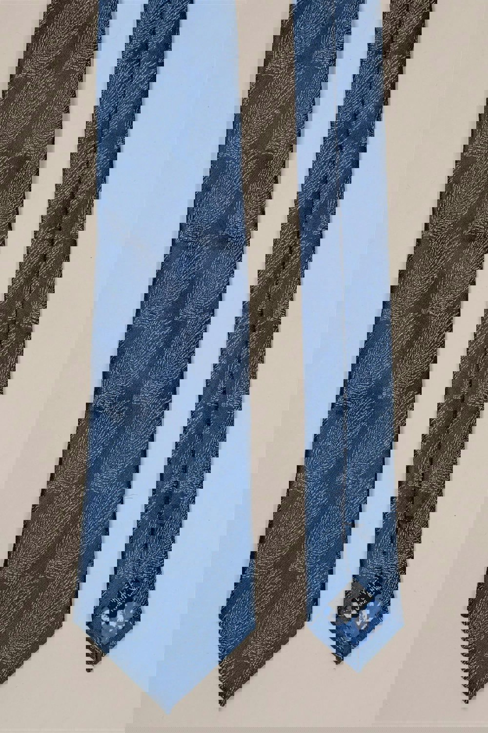 CV806 patterned tie