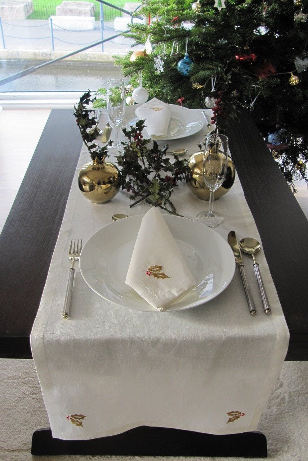 Linen Table Runner – Holly