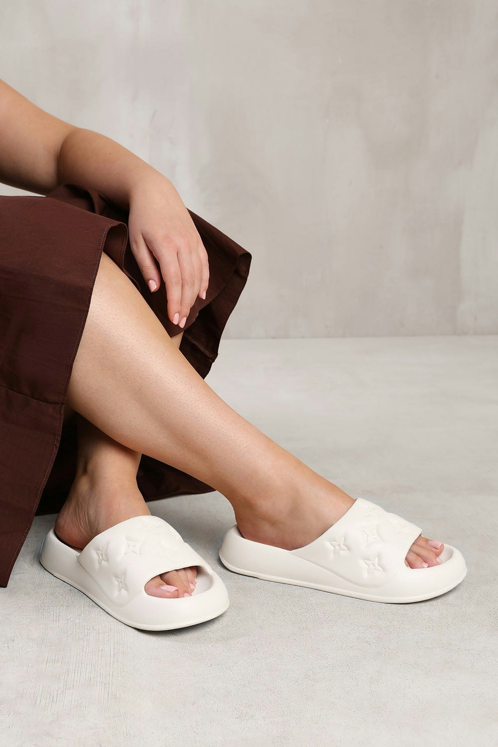 Where's That From Sycamore Embossed Sliders in White