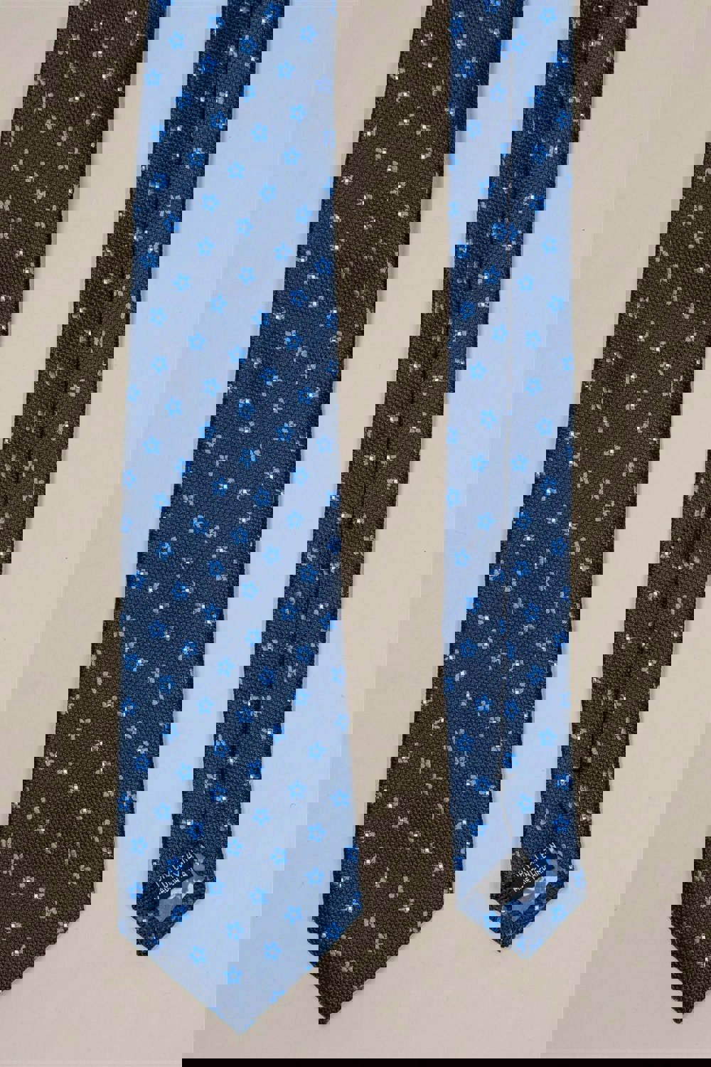 CV807 patterned tie