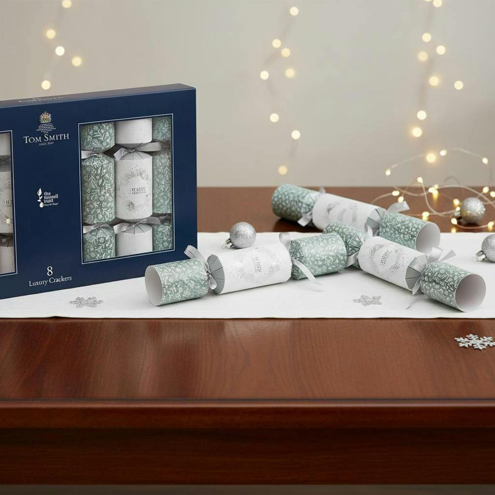 Garden Greatness Set Of 8 Tom Smith Deluxe Silver Christmas Crackers