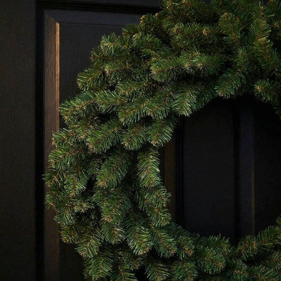 Garden Greatness Classic Deep Green Glacier Pine Wreath