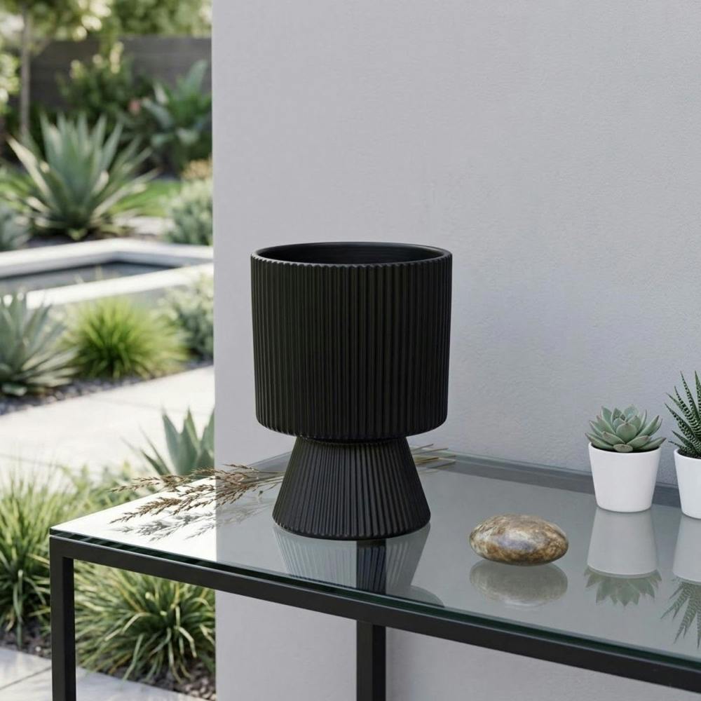 Garden Greatness Hortus Oslo Urban Ribbed Planter Pot