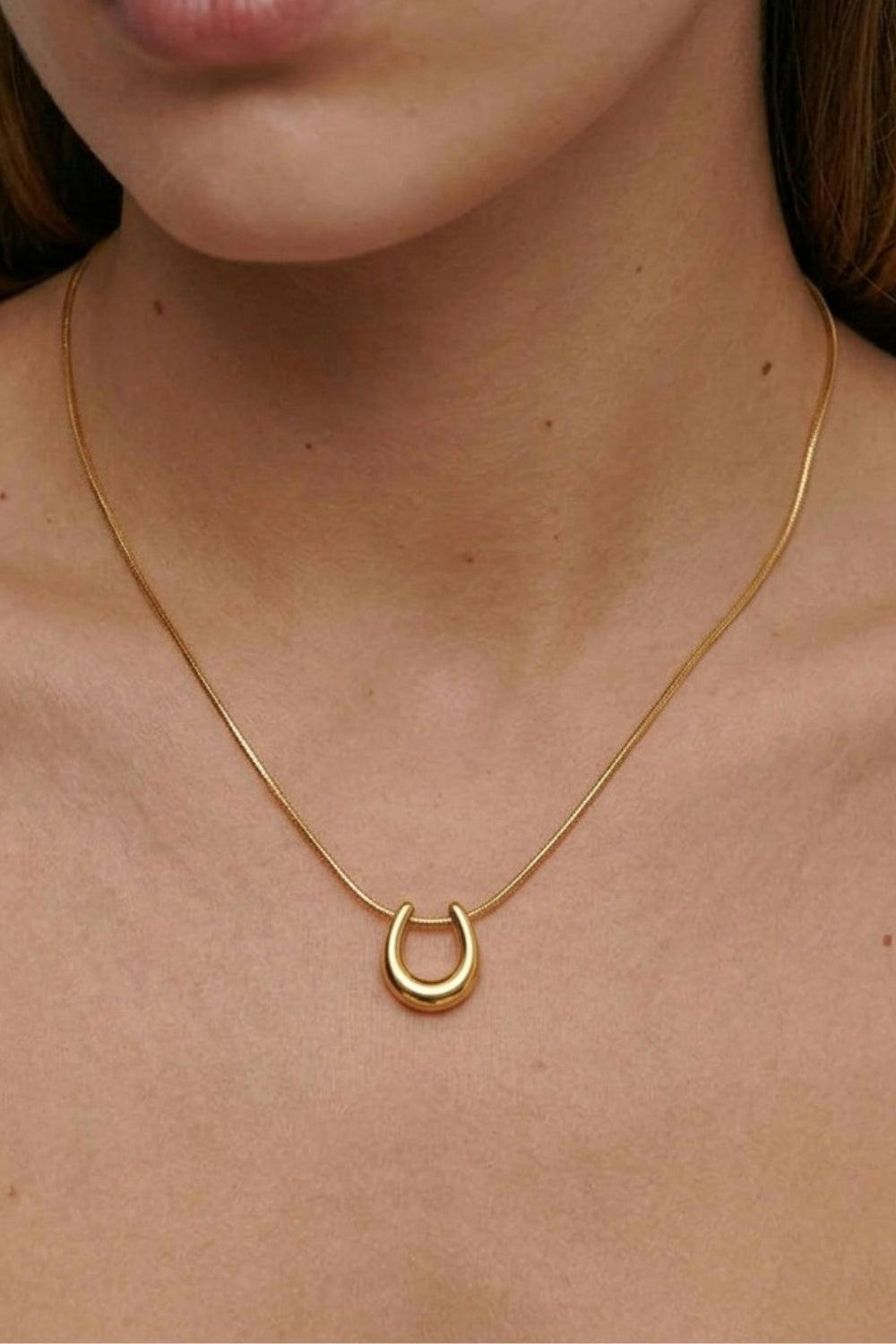 Serla 18K Gold Plated Horseshoe Necklace