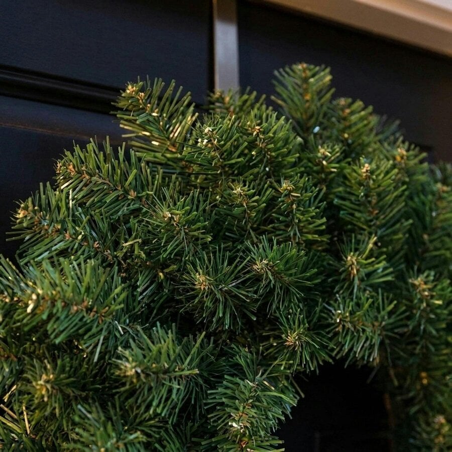 Garden Greatness Lush Green Wreath with 120 Realistic Tips