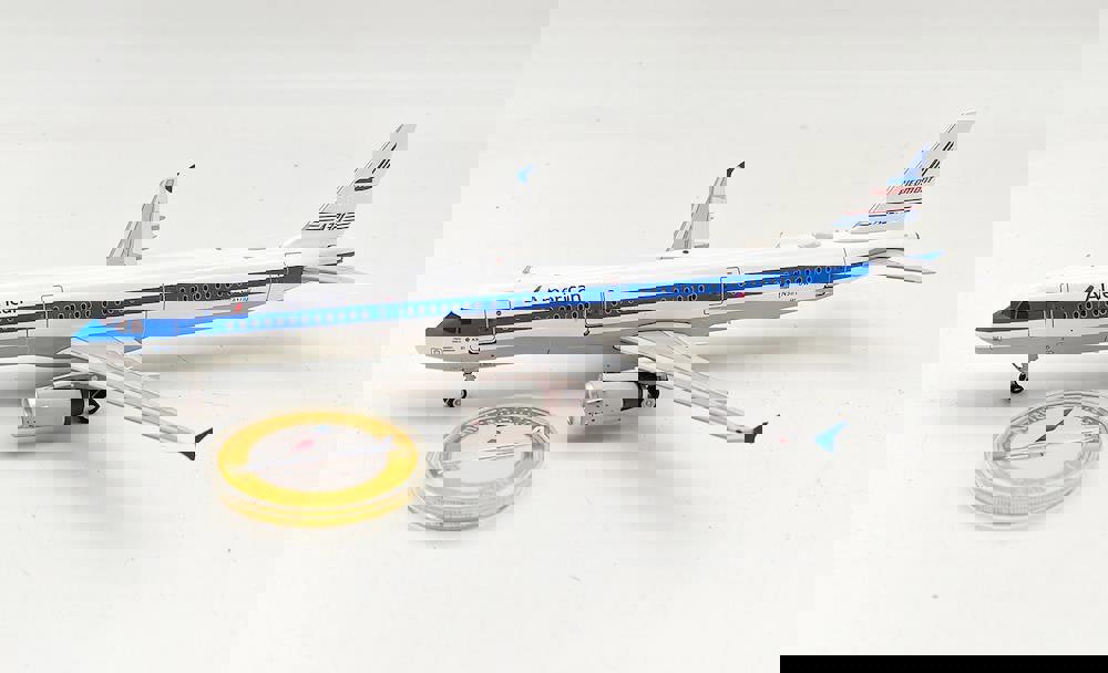 InFlight200 American Airlines Airbus A321-231 N581UW With Stand And Collectors Coin 1:200 Scale Inflight200 IF321AA581