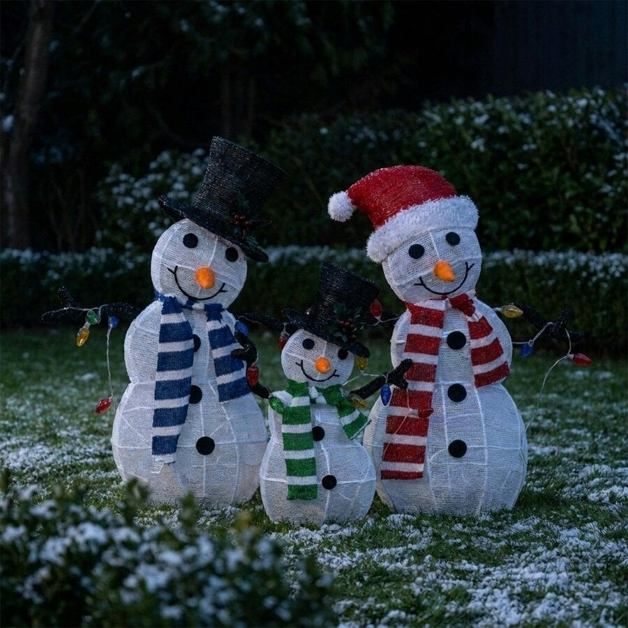 Garden Greatness Cheerful Outdoor Snowman Family Light