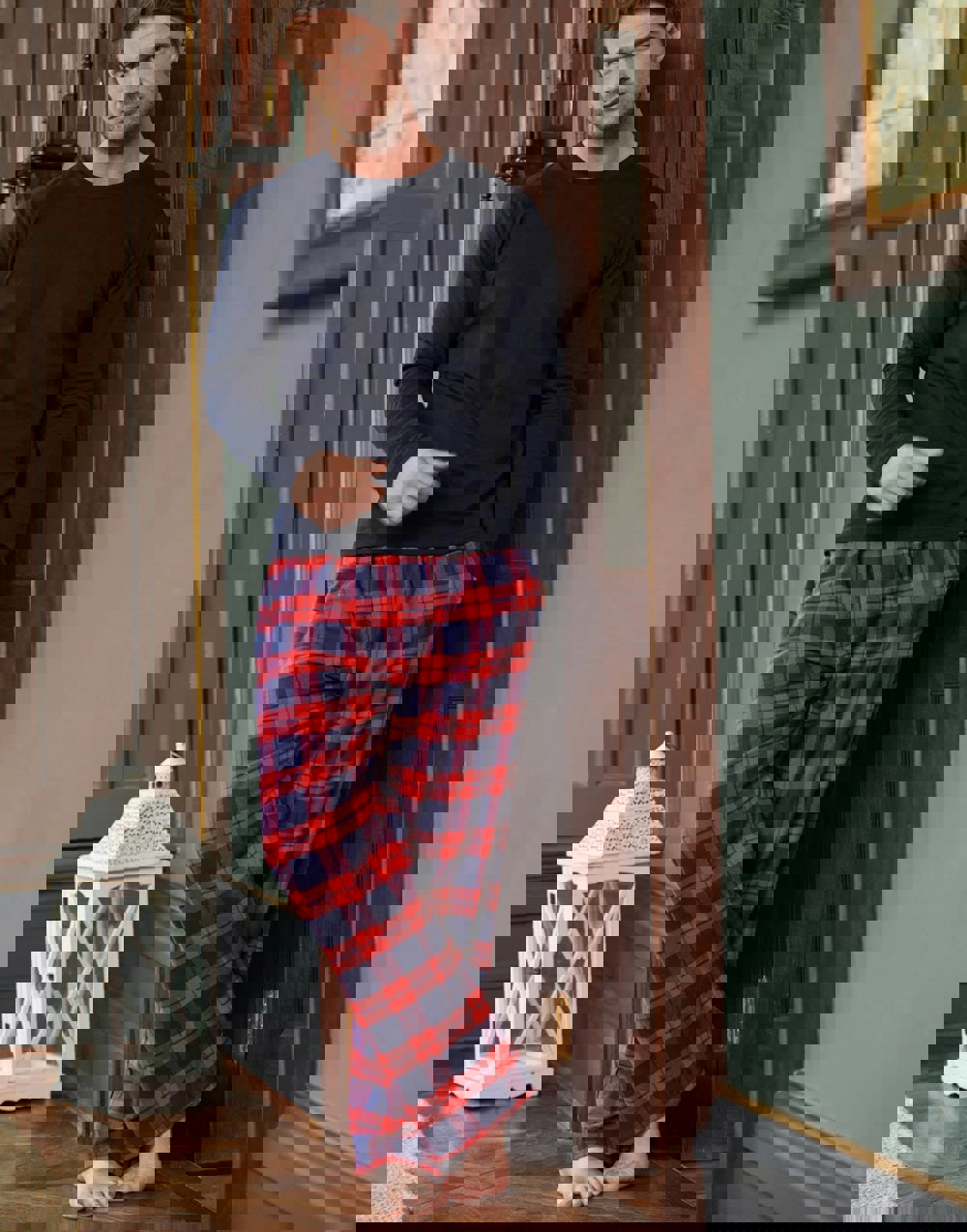 M_PJ_Trousers_Dumbarton_Tartan_Navy_Blue_LS_Tee_1_1.mp4