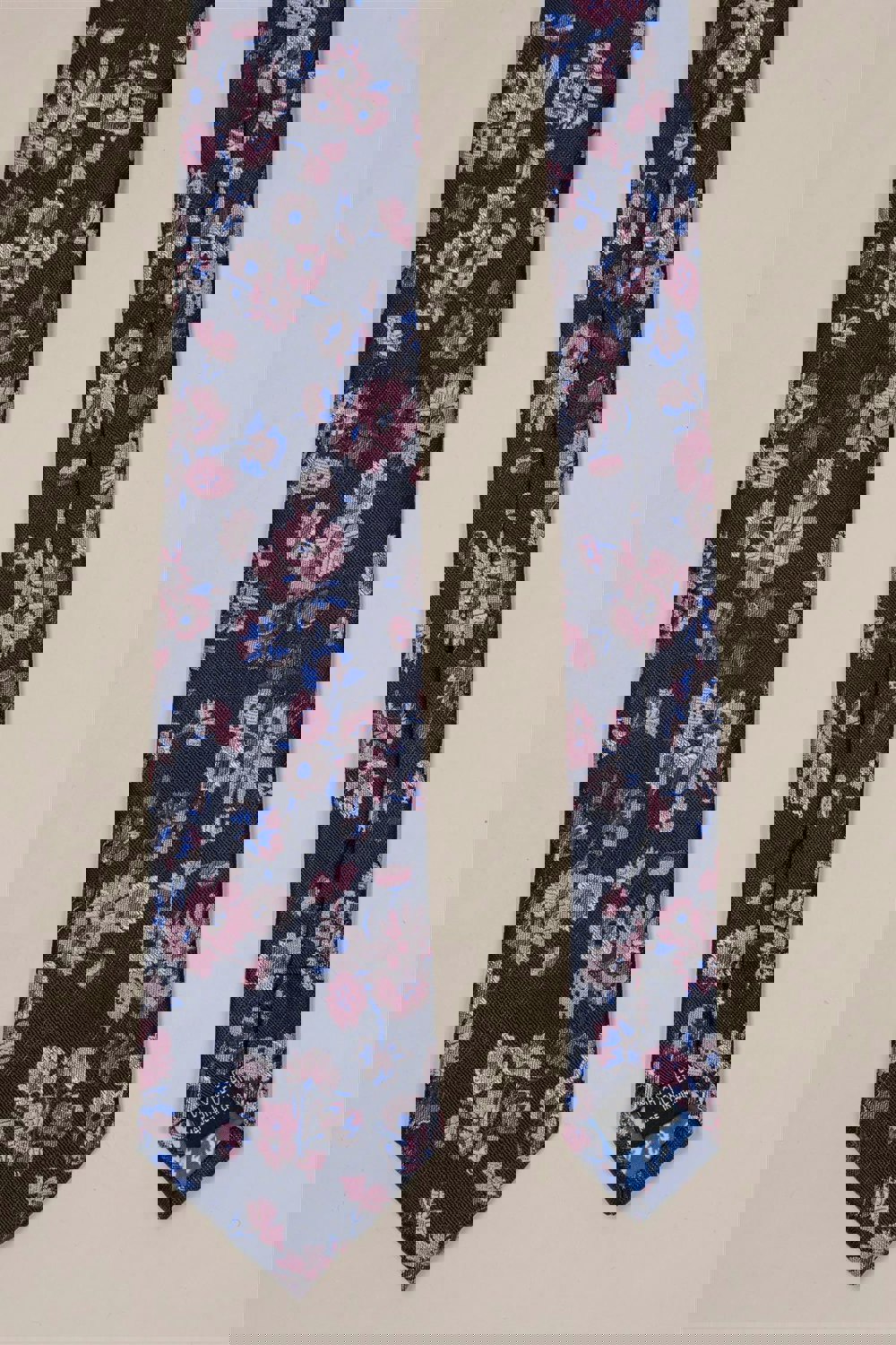 CV810 patterned tie