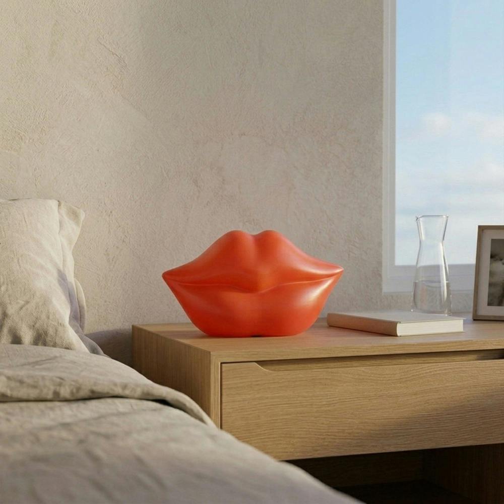 Garden Greatness Nuva Bold Red Lips Novelty Lamp