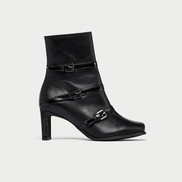 Zoe black boots for bunions side view