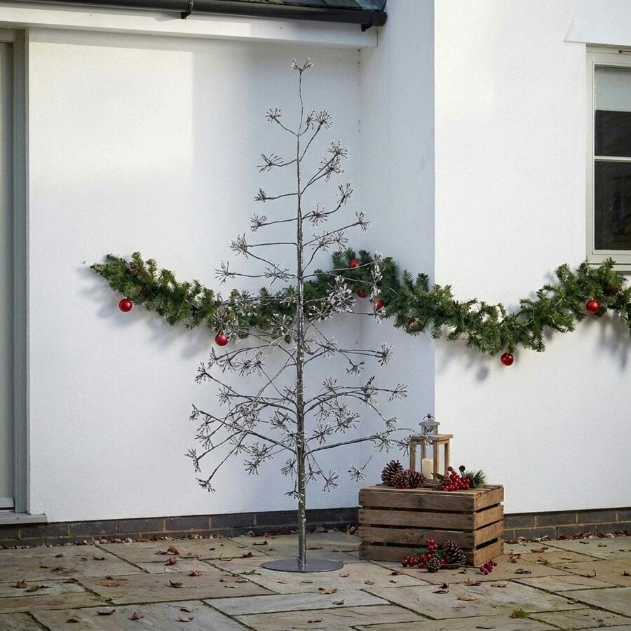 Garden Greatness Tall Frosted Twinkling Tree Light
