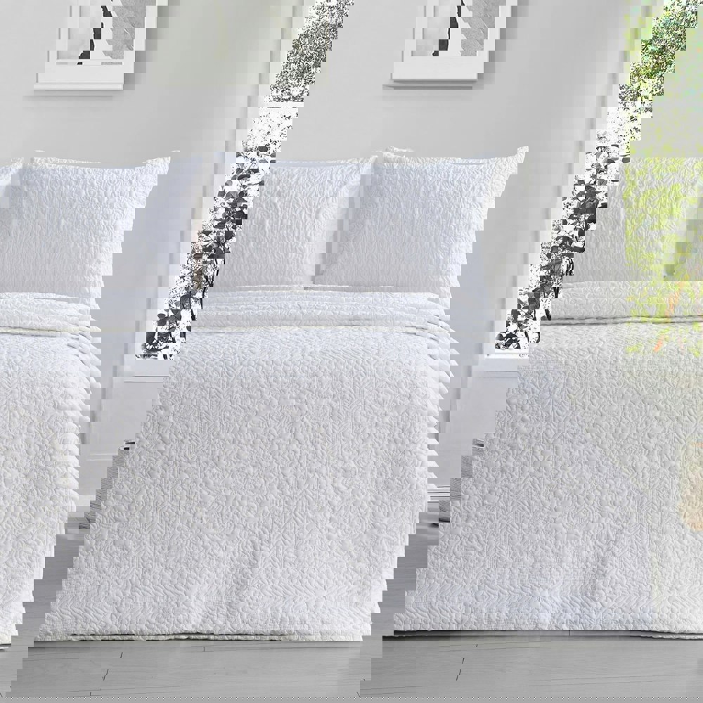 Intimates Winchester Pinsonic Quilted Luxury Bedspread Set