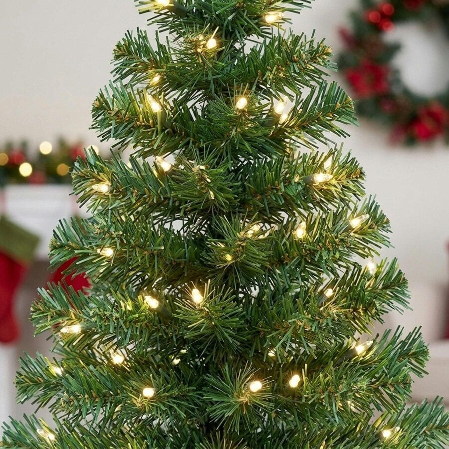 Garden Greatness 5ft Heritage Fir Pre Lit Woodcote Spruce Tree Display