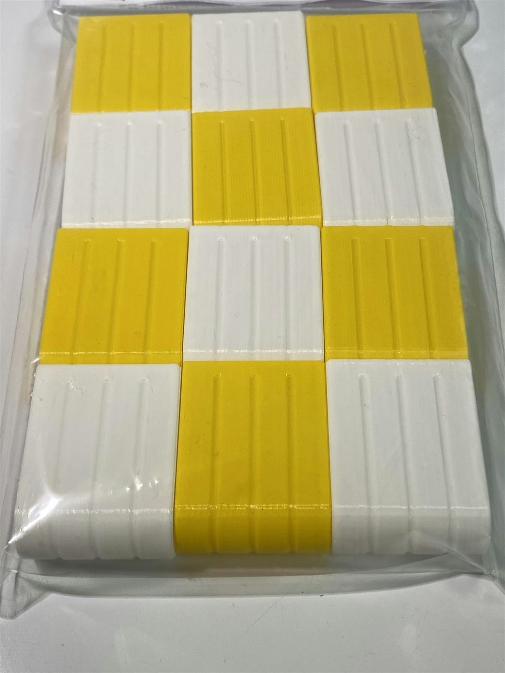MCSlots Slot Car Track Scenery Yellow and White Barriers x 12 1:32 Scale NEW Wasp