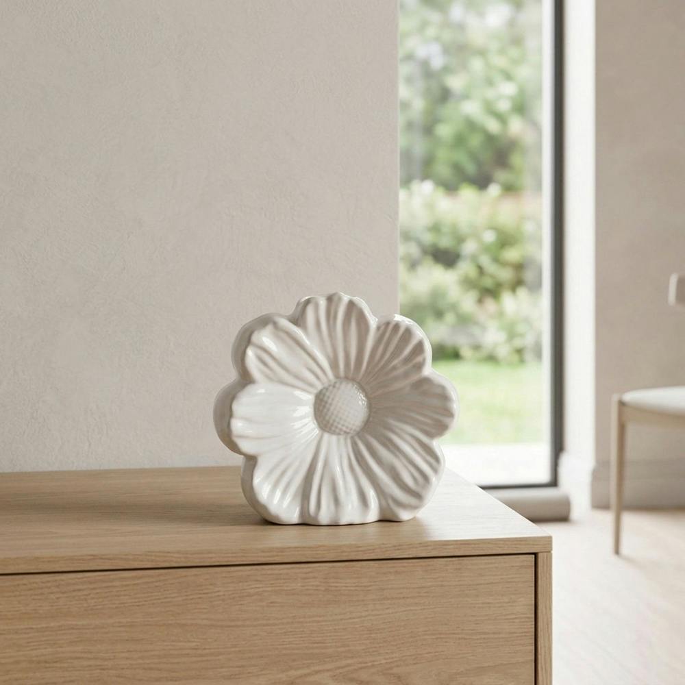 Garden Greatness Floral Blanc Sculpted Flower Vase
