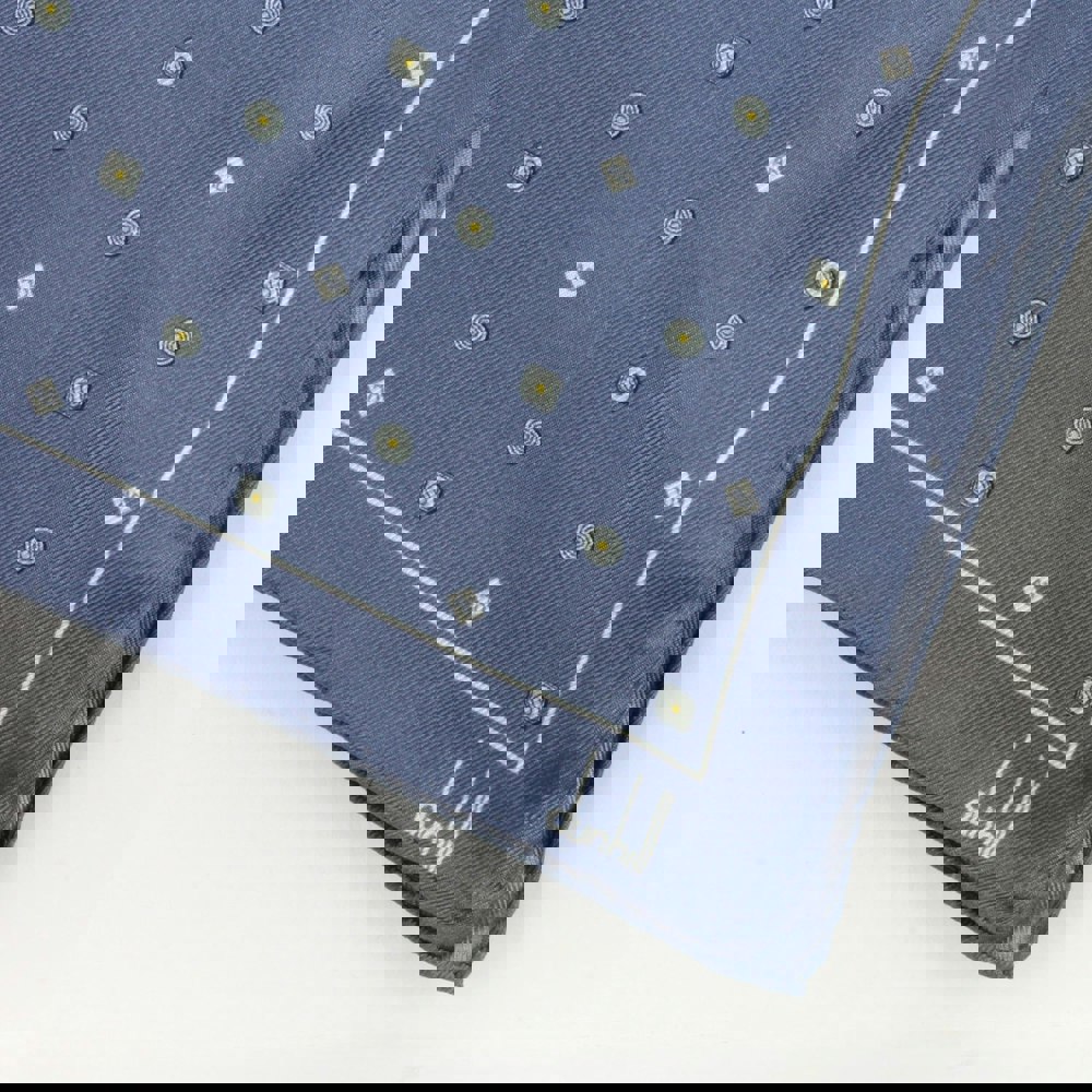 Dunhill mulberry silk pocket square Luxurious silk with a logo component pattern