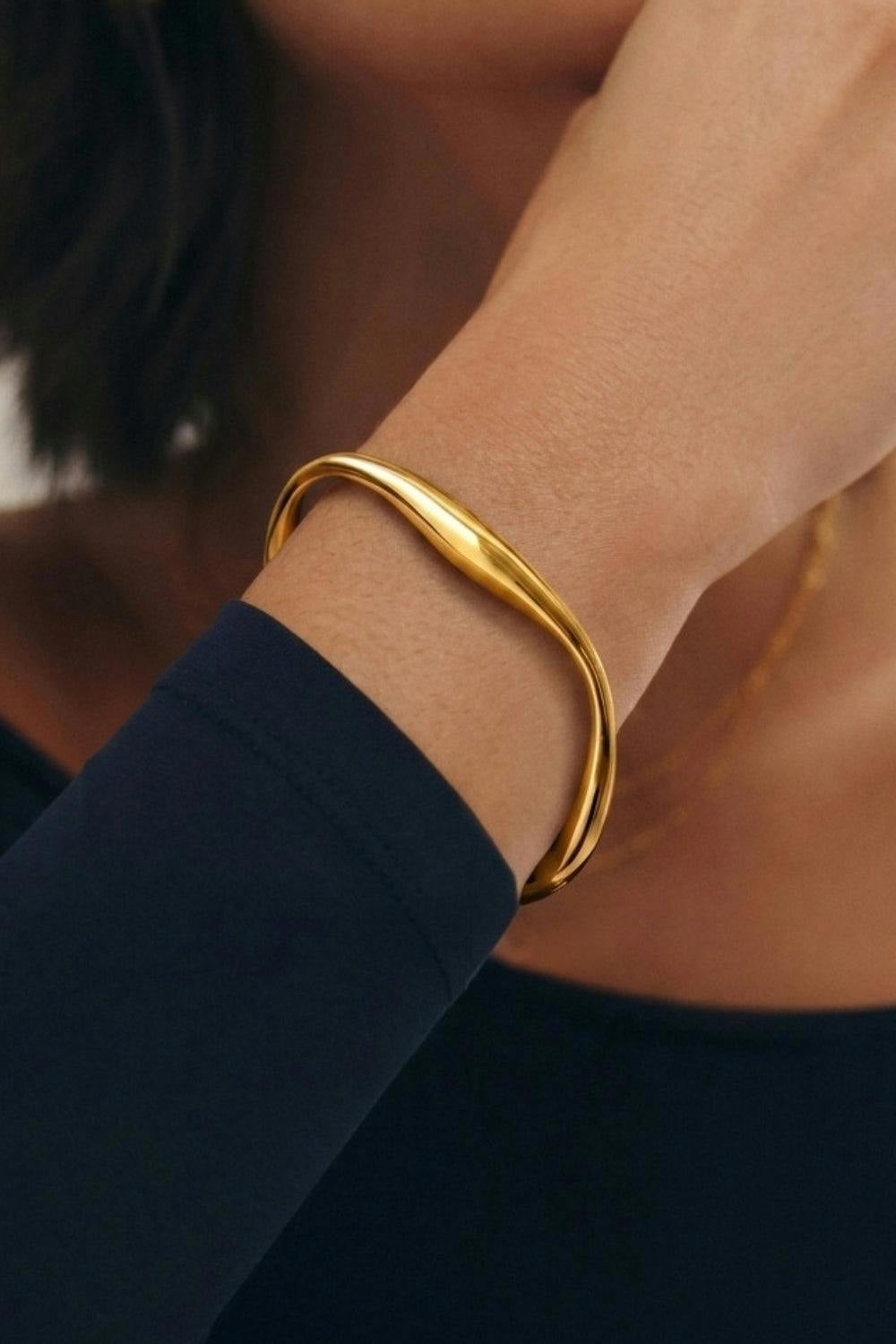 Serla 18K Gold Plated Curved Bracelet