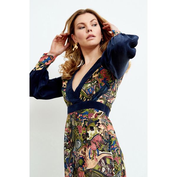 The Sarvin model is wearing a Printed Long Sleeve Maxi Dress.