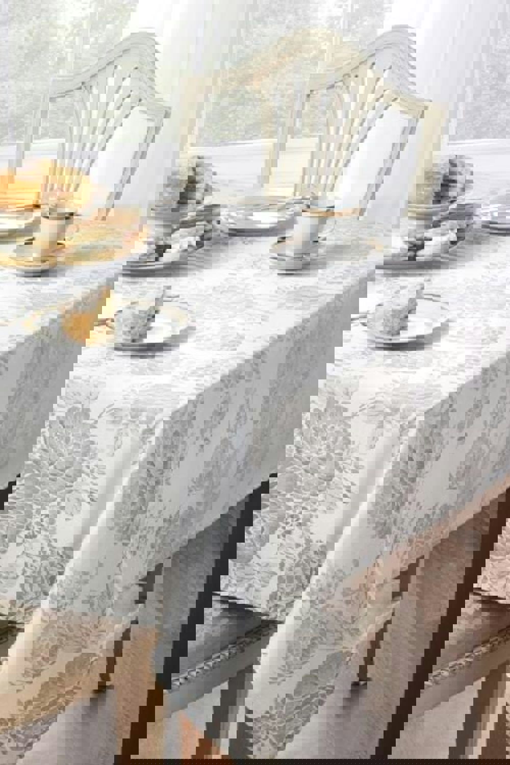 Emma Barclay Grace Floral Jacquard Tablecloths - Silver