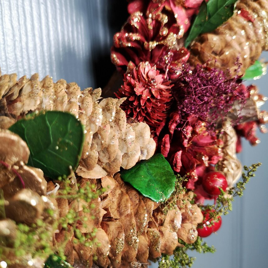 Samuel Alexander 36cm Christmas Wreath in Gold & Red with Pine Cones and Berries