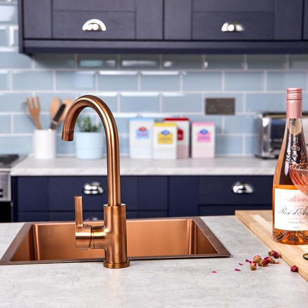 Flode Vättern | Single Lever Kitchen Sink Mixer Tap with Swivel Spout | Swan Neck Design | Copper Finish