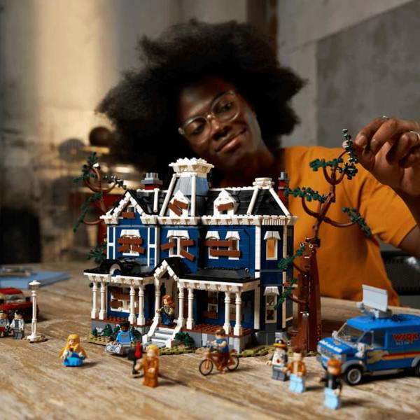 LEGO LEGO LEGO Icons Stranger Things: The Creel House (11370)