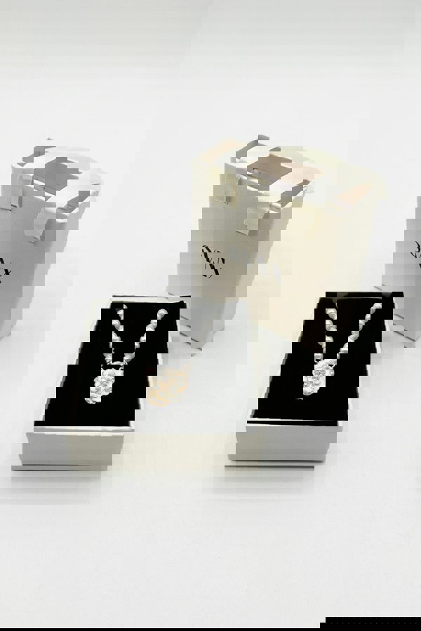 SVNX French Camellia Pearl Necklace - Gift Boxed