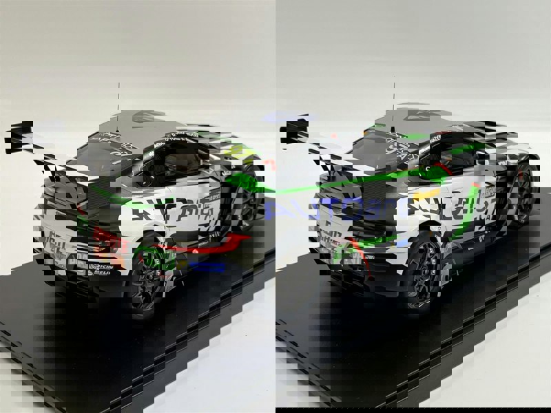 aston martin vantage v12  bathurst 12 hr endurance race 2015 1:18 autoart 81506