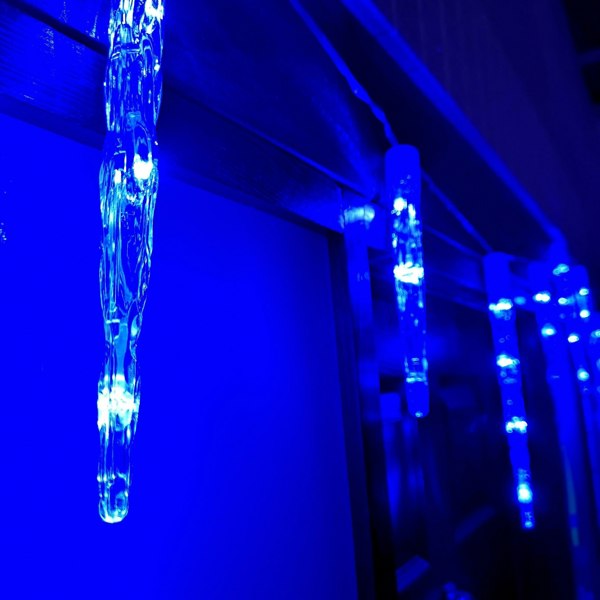 Samuel Alexander 6.9m White to Blue LED Colour Changing Icicle Lights Christmas Decoration
