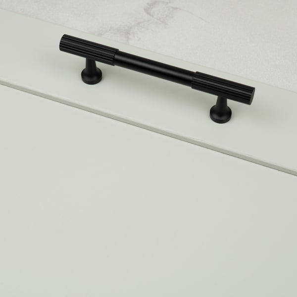 Handle & Home Matt Black Reeded Knob/Handles