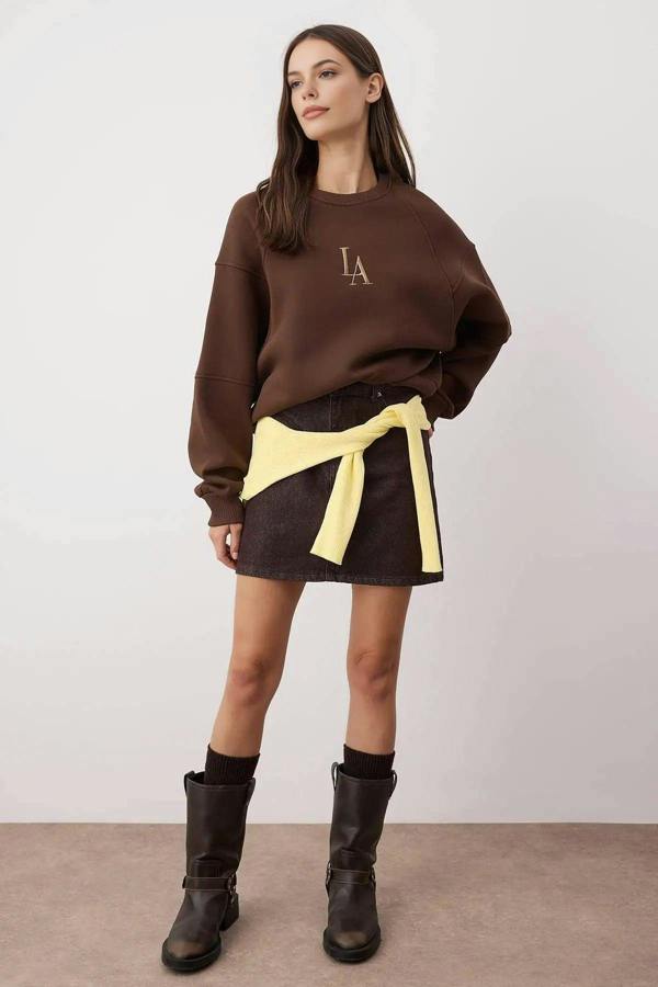 WOVCOR Crew Neck Embroidered Thick Fleece Knit Sweatshirt