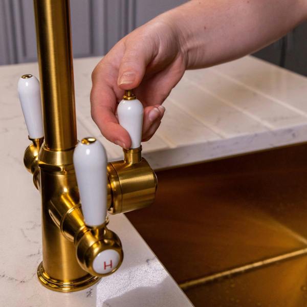 Flode korsa | Traditional Cruciform Style 3 in 1 Instant Boiling Tap | White Ceramic Levers | Brushed Gold Finish