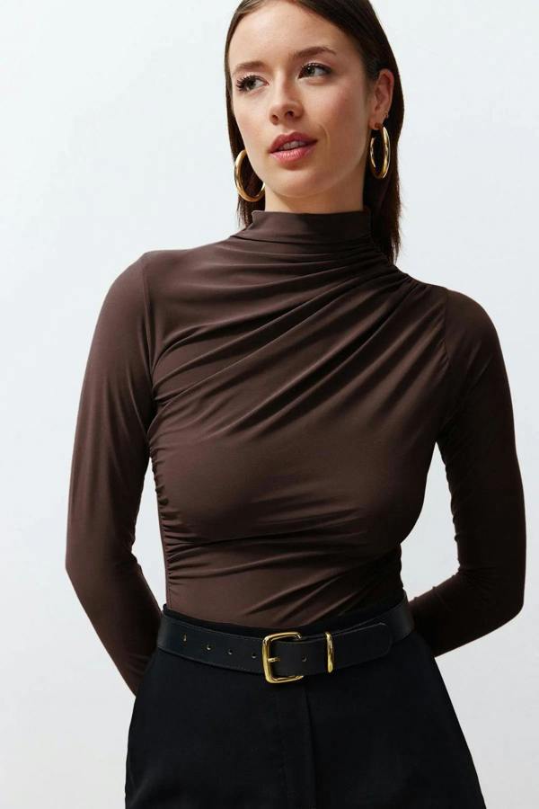 Hoxton Gal Ruched Square-Neck Fitted Stretch Knit Blouse