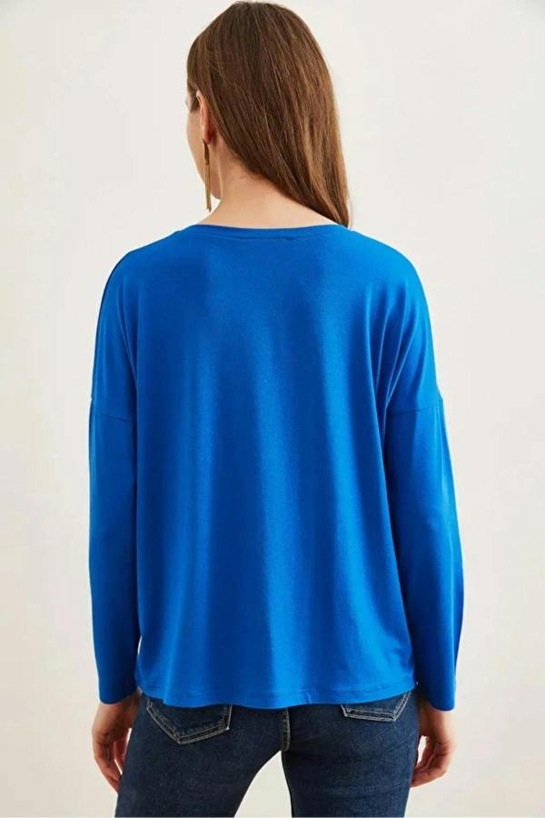 Hoxton Gal Crew Neck Draped Batwing Viscose Blouse