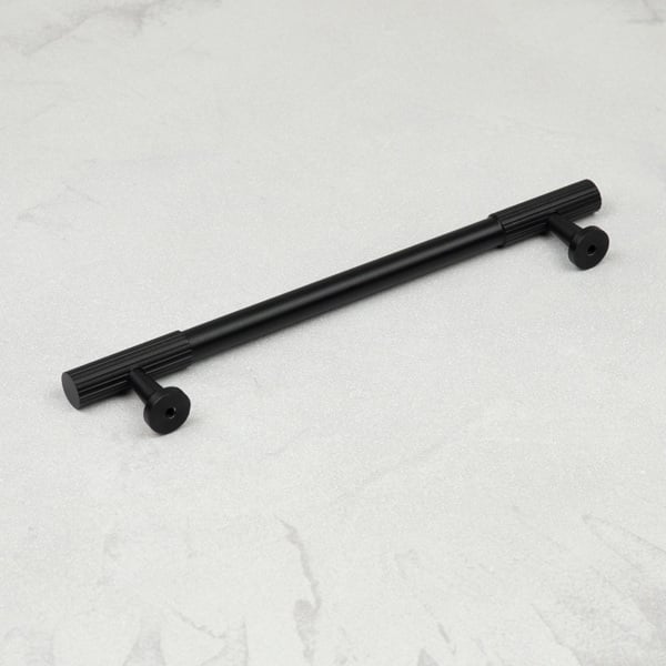 Handle & Home Matt Black Reeded Knob/Handles