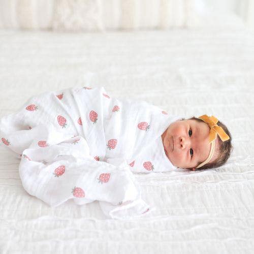 Lulujo - Cotton Swaddle - Strawberry & Pink - 2 Pack