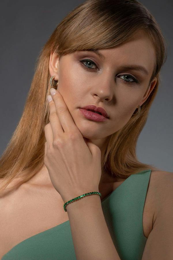 Adjustable Gold Bracelet for Women with Green Stones - namana.london