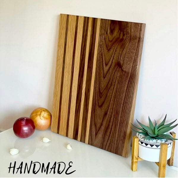 Giraffes & Craftz Black Walnut & Oak Cutting Board