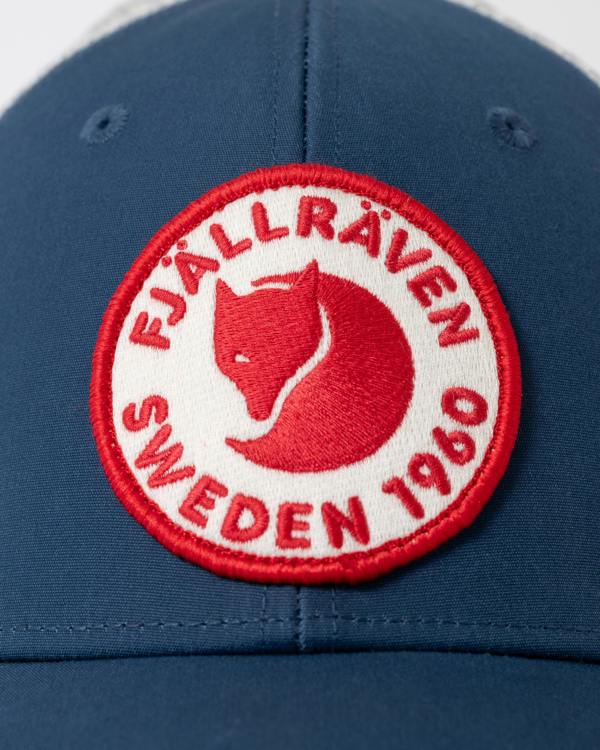 logo detail of of Fjallraven 1960 Logo Unisex Langtradarkeps cap in Indigo Blue 534