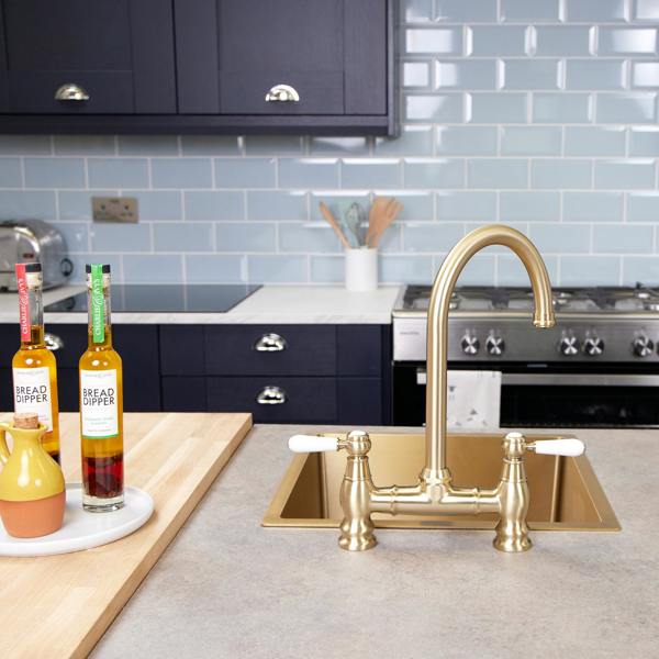 Flode klas | Traditional Bridge Style 3 in 1 Instant Boiling Tap | White Ceramic Levers | Brushed Brass Finish