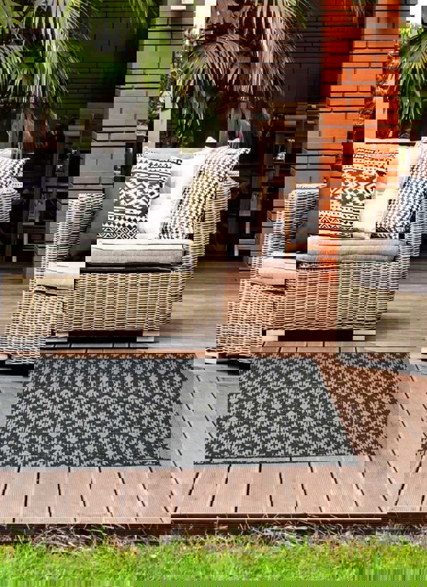 County Genesis Rug Diamond Design – Indoor/Outdoor Use