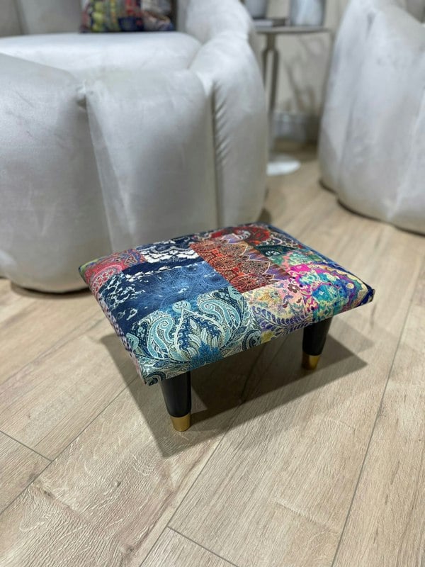 ISTOOLS Small Demask Footrest Pouffe – Handmade Velvet Footstool UK | ISTOOLS