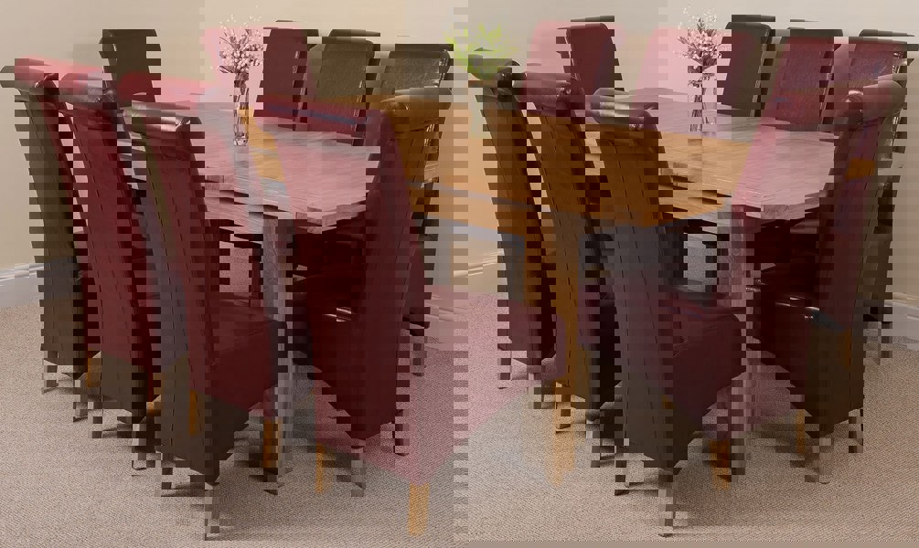 That's Furniture Seattle Oak Extending Dining Table with Montana Leather Chairs