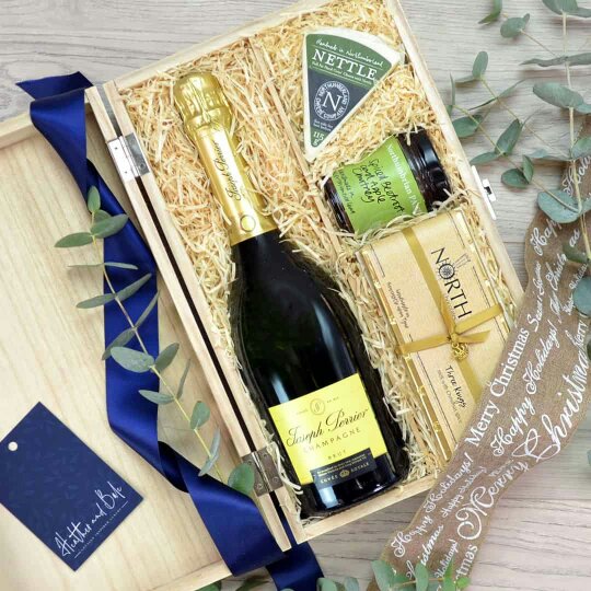 Heather and Bale Festive Kirkley Champagne Hamper