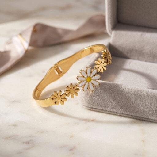 The Colourful Aura 18ct Gold Plated White Daisy Seven Flower Spring Hinged Bangle Floral Bracelet