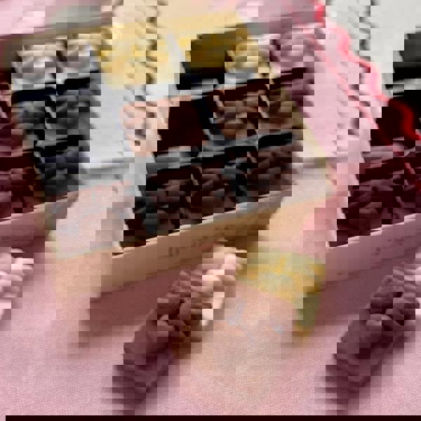 CHOC ON CHOC Assorted Chocolate Lovebirds