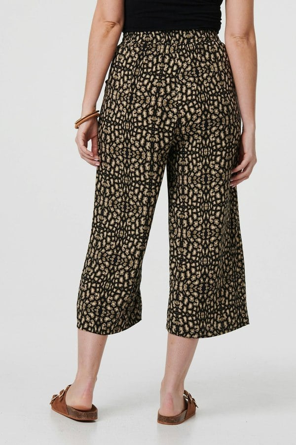 Black | Printed Drawstring Waist Crop Trousers
