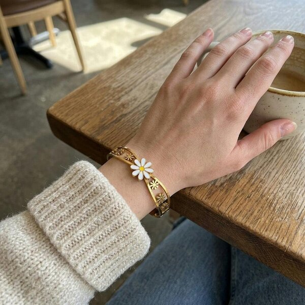 The Colourful Aura 18ct Gold Plated White Daisy Flower Cut Out Open Cuff Floral Bracelet